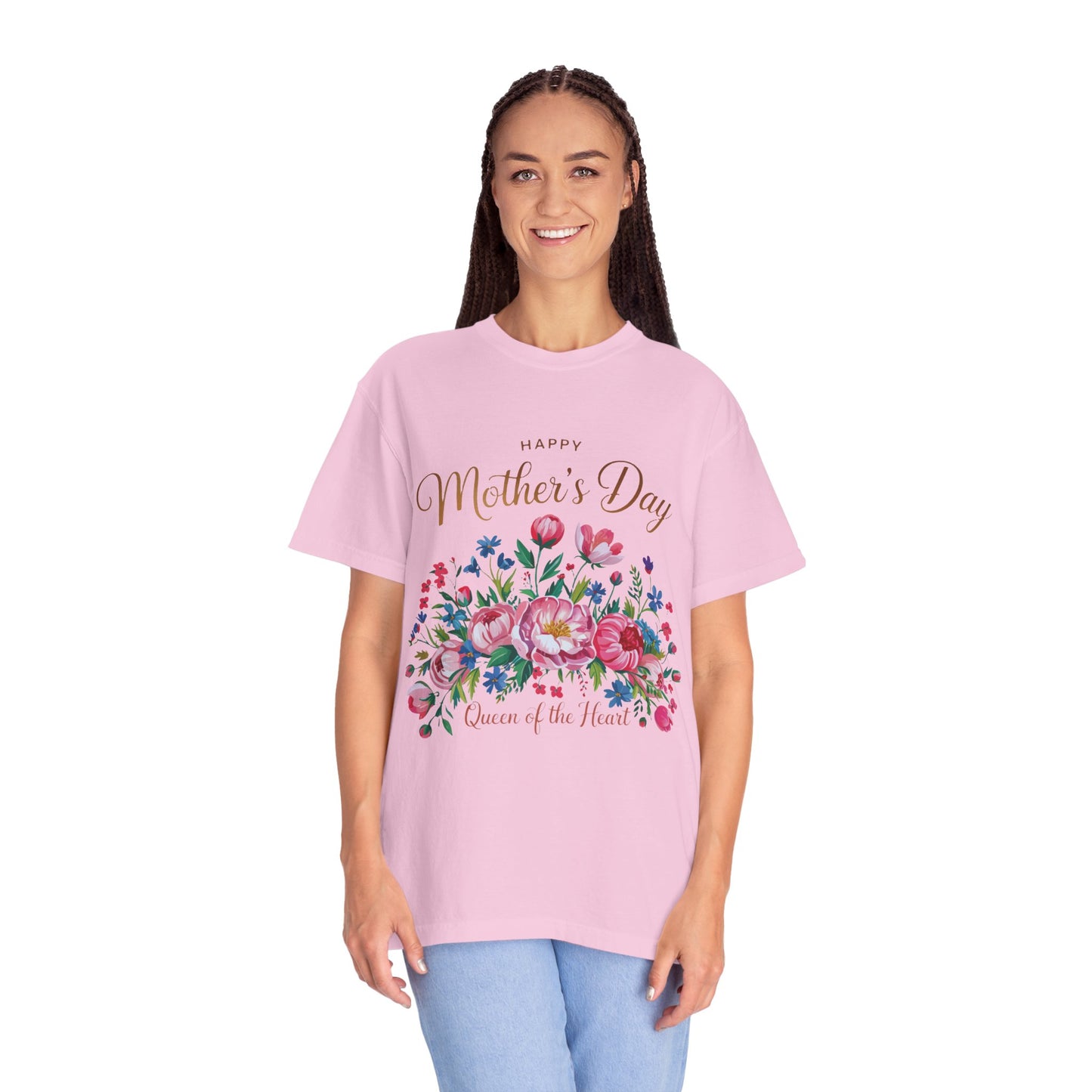 Happy Mother's Day Queen of the Heart T-Shirt, showcasing a classic crew neckline and durable double-needle stitching, embodies comfort and warmth, ideal for celebrating special mother figures with style and love.