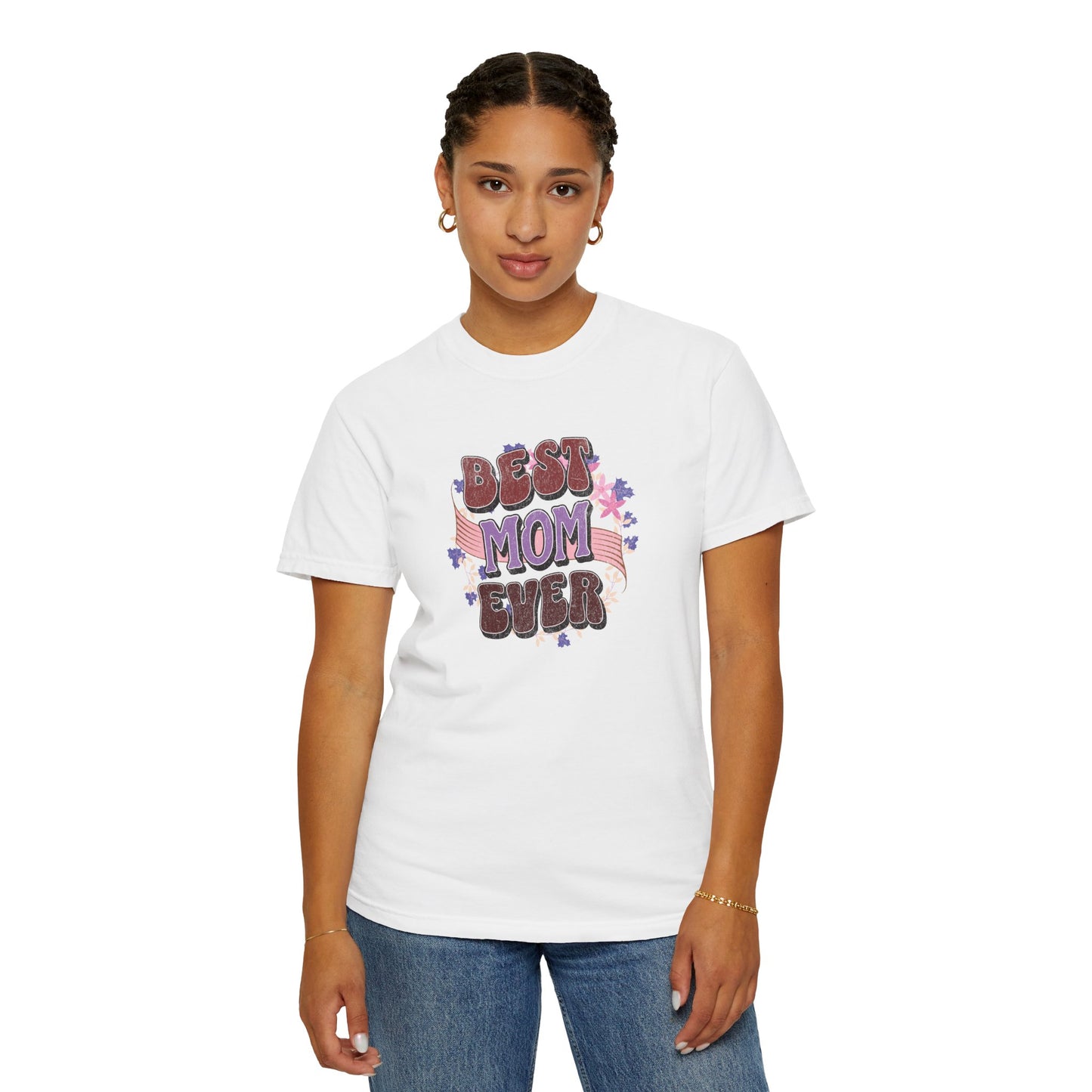 Best Mom Ever T-Shirt showcasing a unisex fit, made from soft, garment-dyed fabric. Features durable double-needle stitching and a seamless design, ideal for casual wear or special occasions.